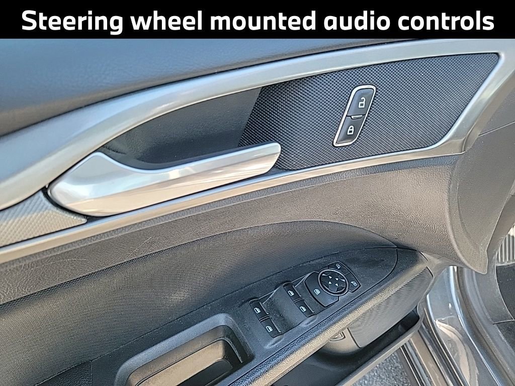 Used 2020 Ford Fusion SE image 9