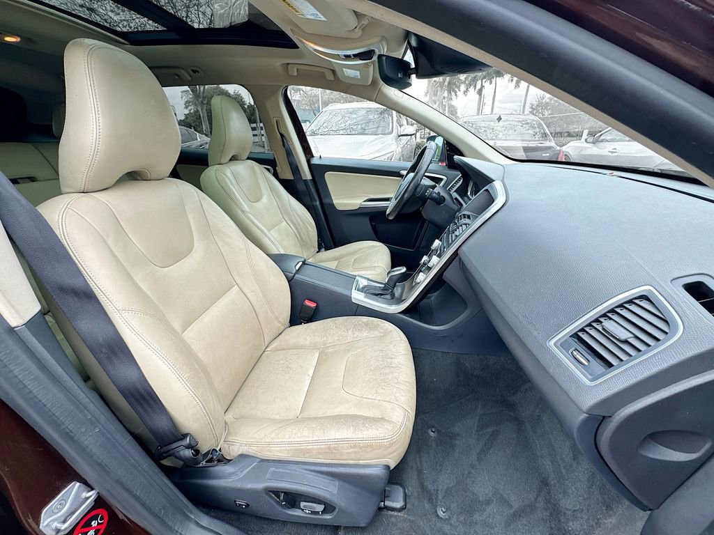 Used 2016 Volvo XC60 T6 w/ Proximity Package image 30