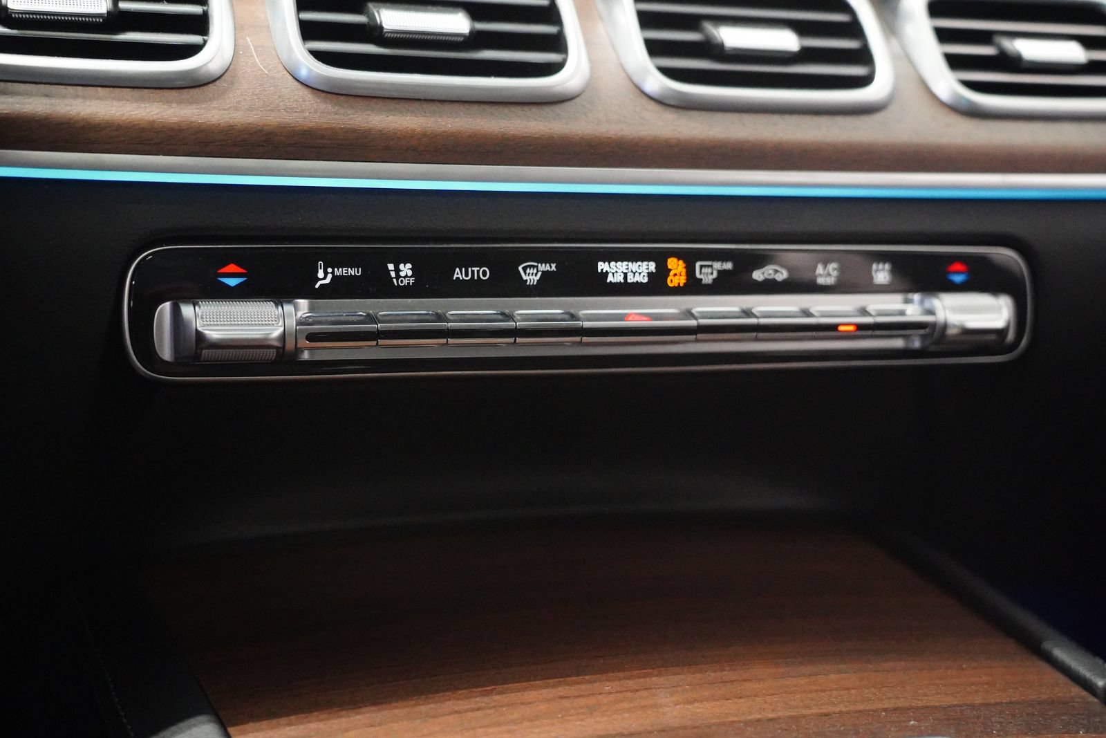 Certified 2025 Mercedes-Benz GLE 450e 4MATIC image 25