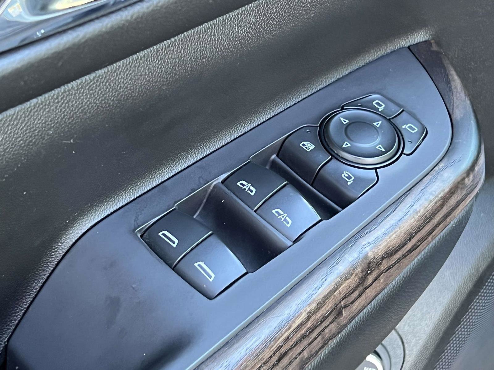 Used 2021 GMC Acadia Denali w/ Denali Ultimate Package image 17