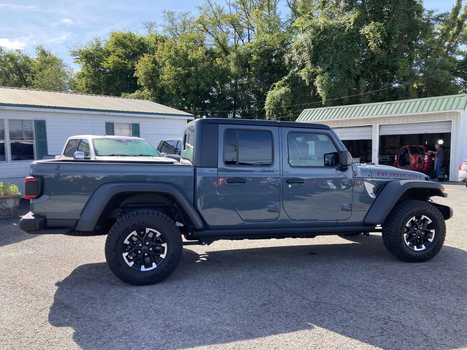 Used 2025 Jeep Gladiator Rubicon w/ Convenience Group image 2