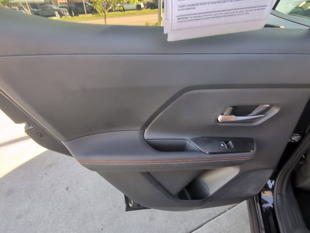 Used 2025 Nissan Kicks SR AWD/4WD image 28
