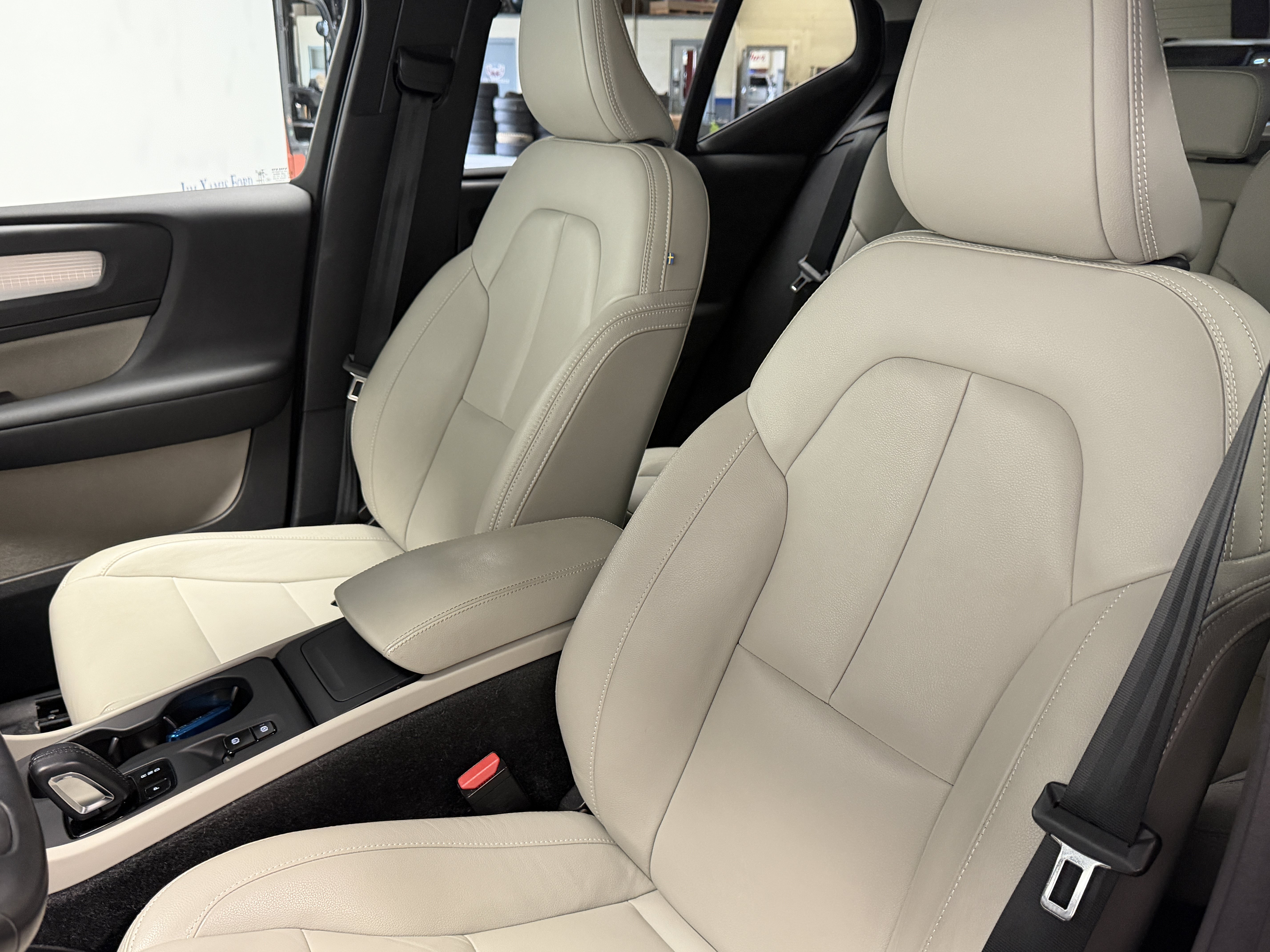 Used 2021 Volvo XC40 T5 Momentum w/ Premium Package AWD/4WD image 20