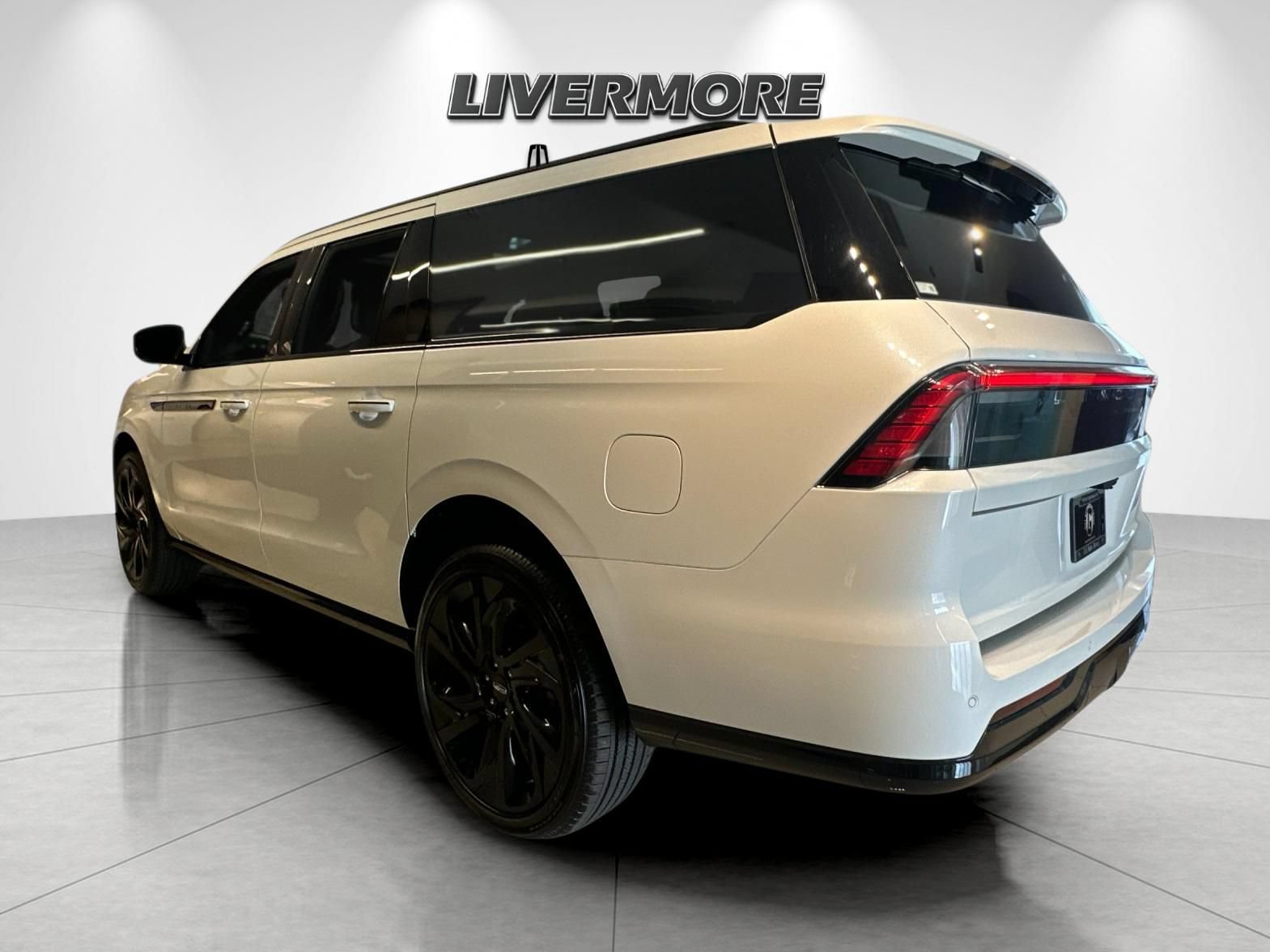 New 2027 Lincoln Navigator L Reserve w/ Jet Appearance Package AWD/4WD image 5