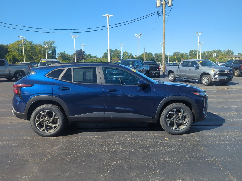 Certified 2024 Chevrolet Trax LT w/ Sunroof Package FWD image 10