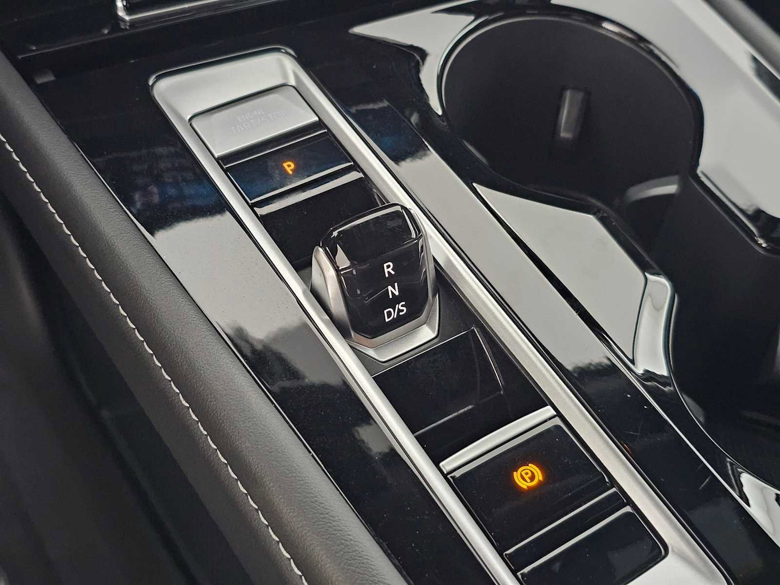 Used 2025 Volkswagen Atlas Cross Sport SE image 31