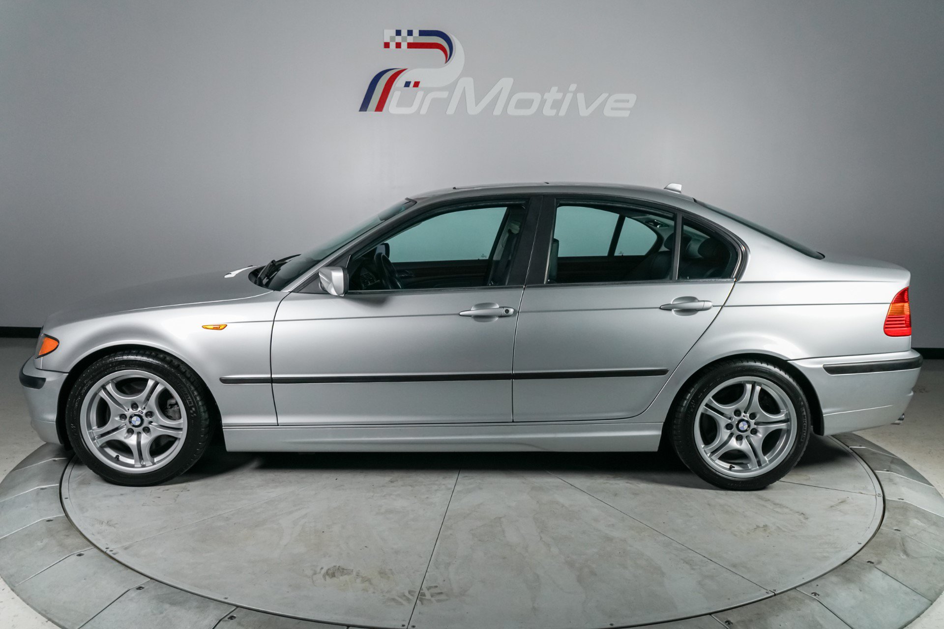 Used 2004 BMW 330i Sedan RWD image 4