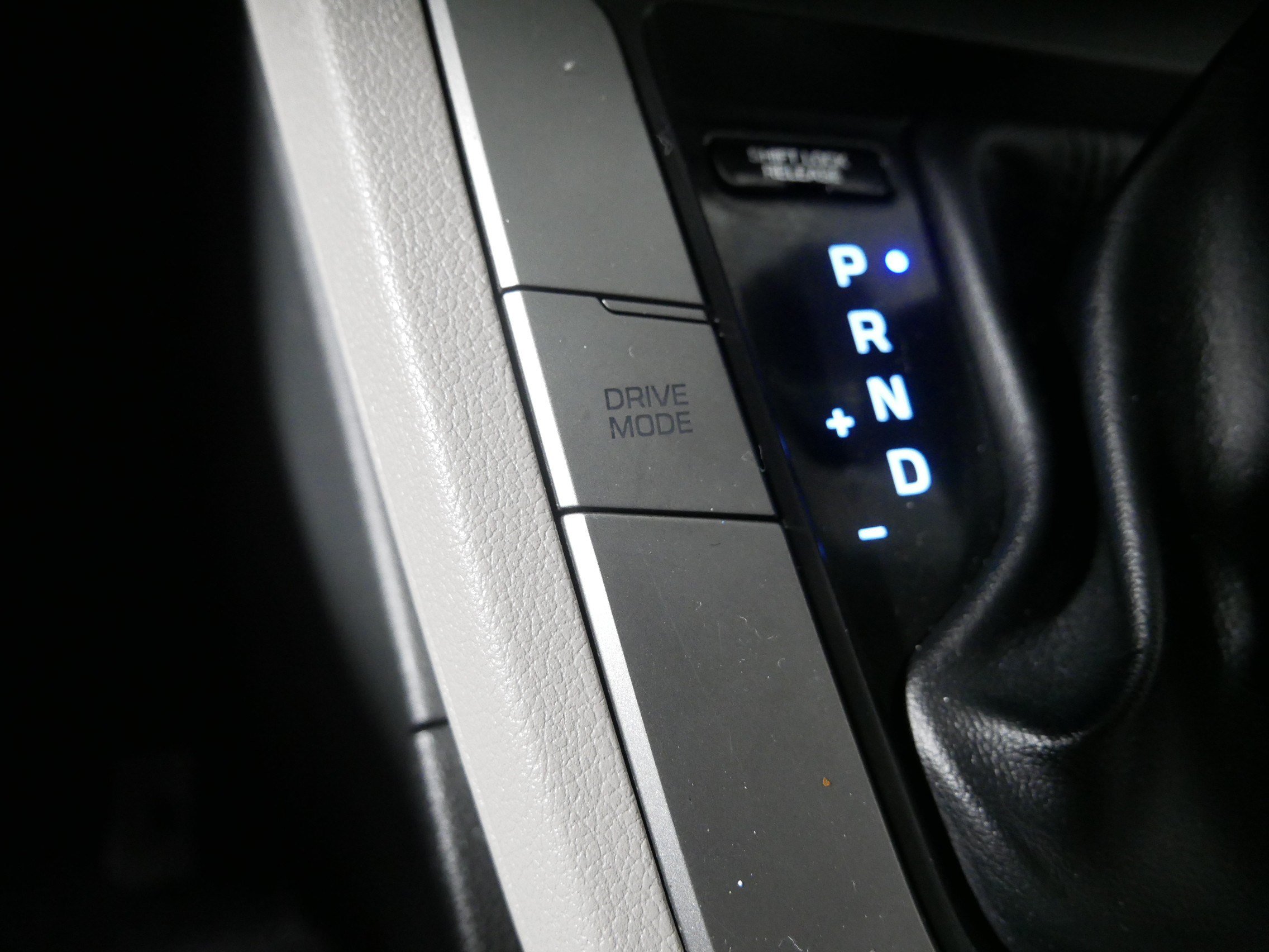Used 2018 Hyundai Elantra SEL FWD image 30