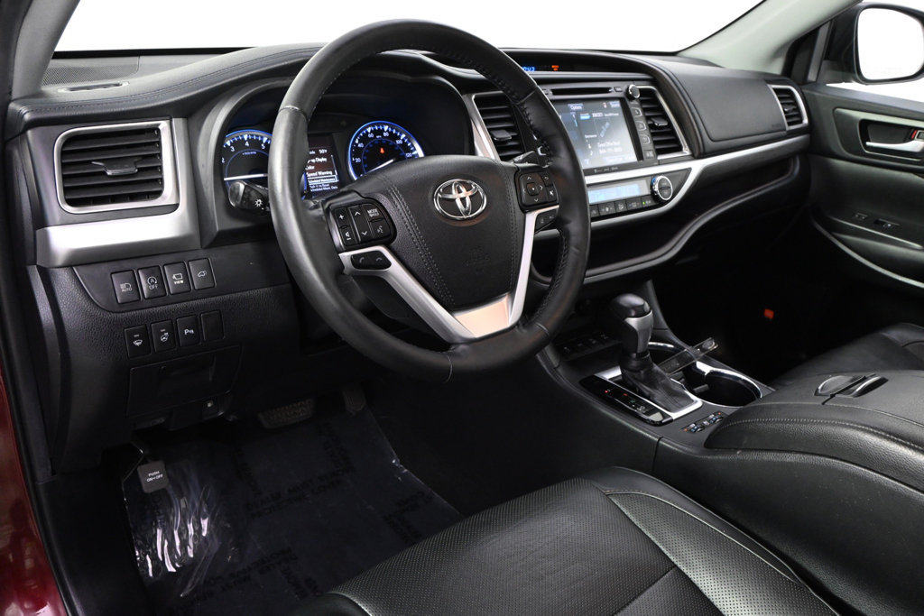 Used 2019 Toyota Highlander Limited Platinum AWD/4WD image 11