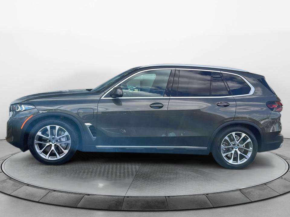 Used 2025 BMW X5 xDrive50e w/ Premium Package AWD/4WD image 4