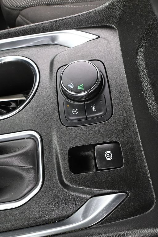 Used 2023 Chevrolet Traverse LT FWD image 22