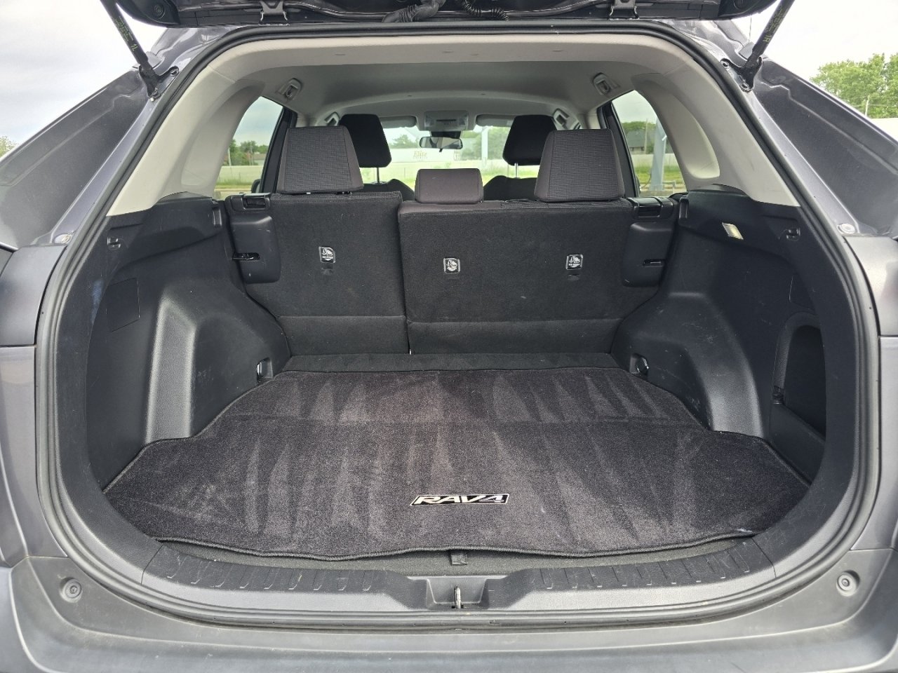 Certified 2022 Toyota RAV4 LE AWD/4WD image 18