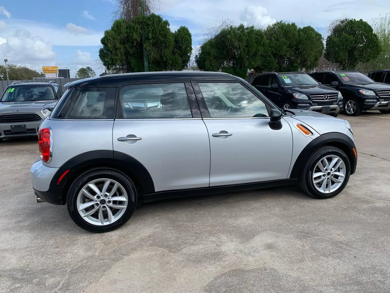 Used 2012 MINI Cooper Countryman FWD image 8