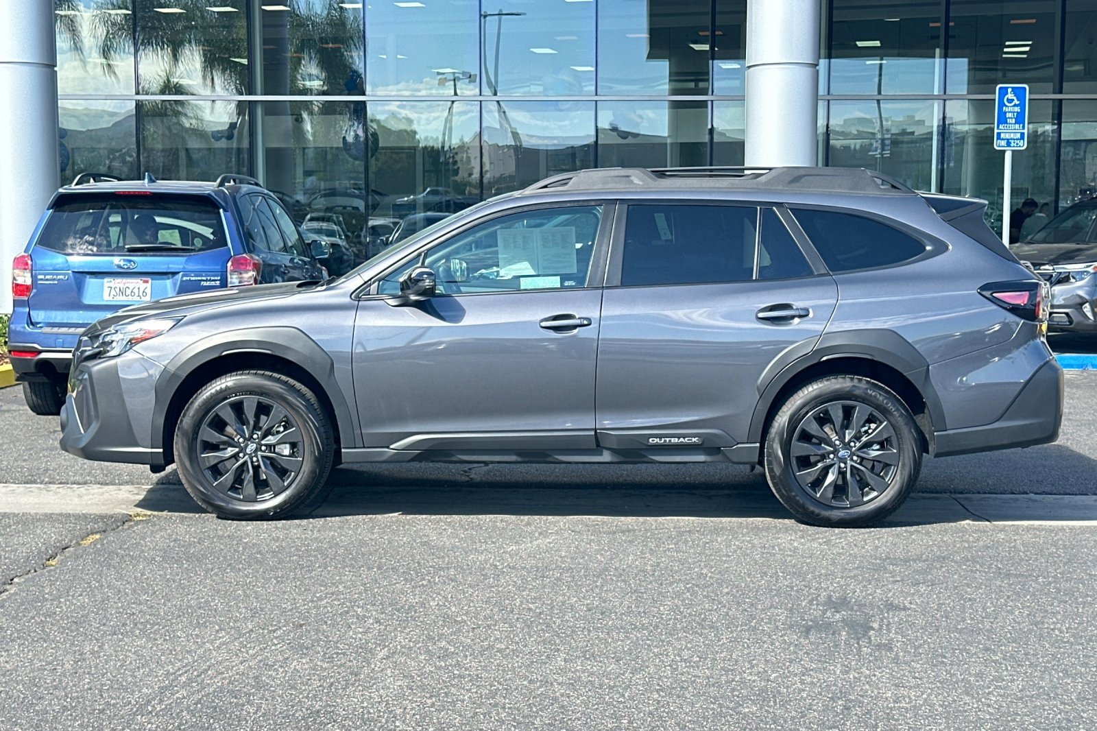 Used 2025 Subaru Outback Onyx Edition image 8