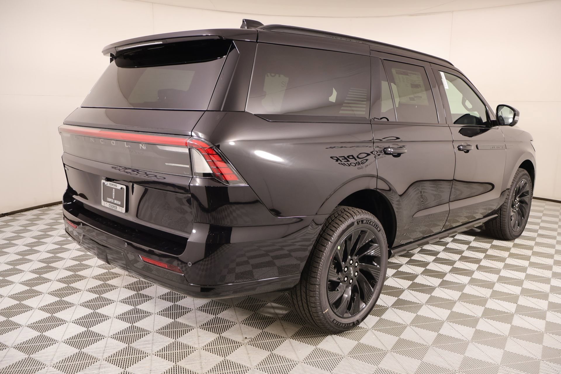 New 2026 Lincoln Navigator Reserve image 23