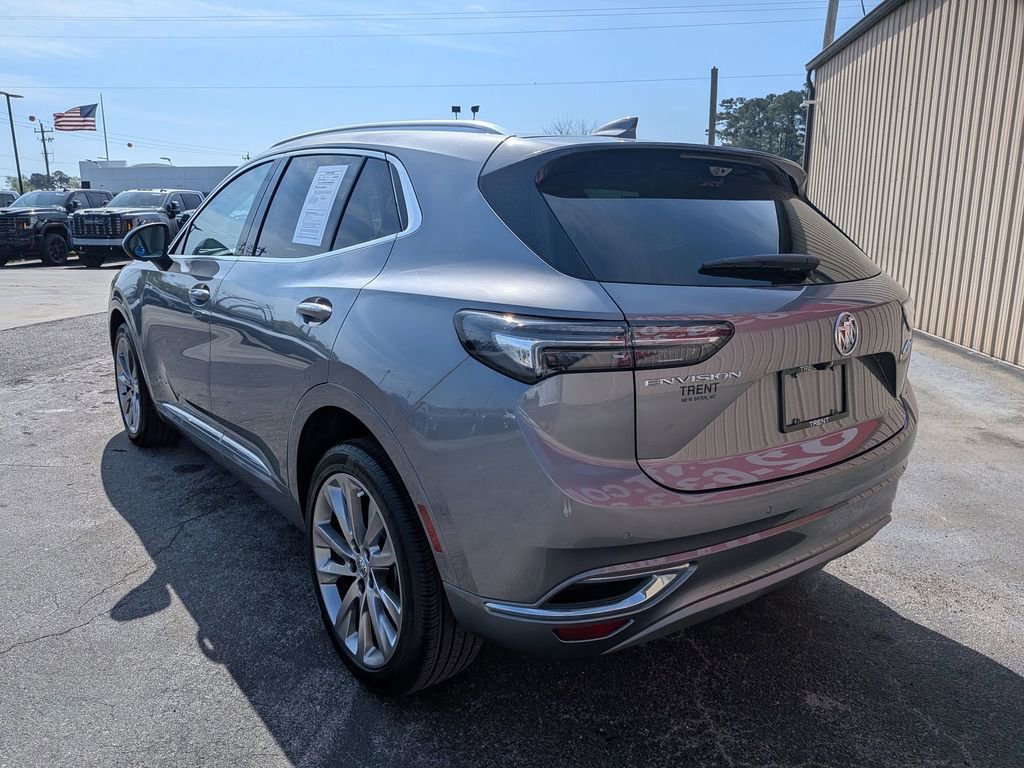 Certified 2022 Buick Envision Avenir w/ Technology Package II image 3
