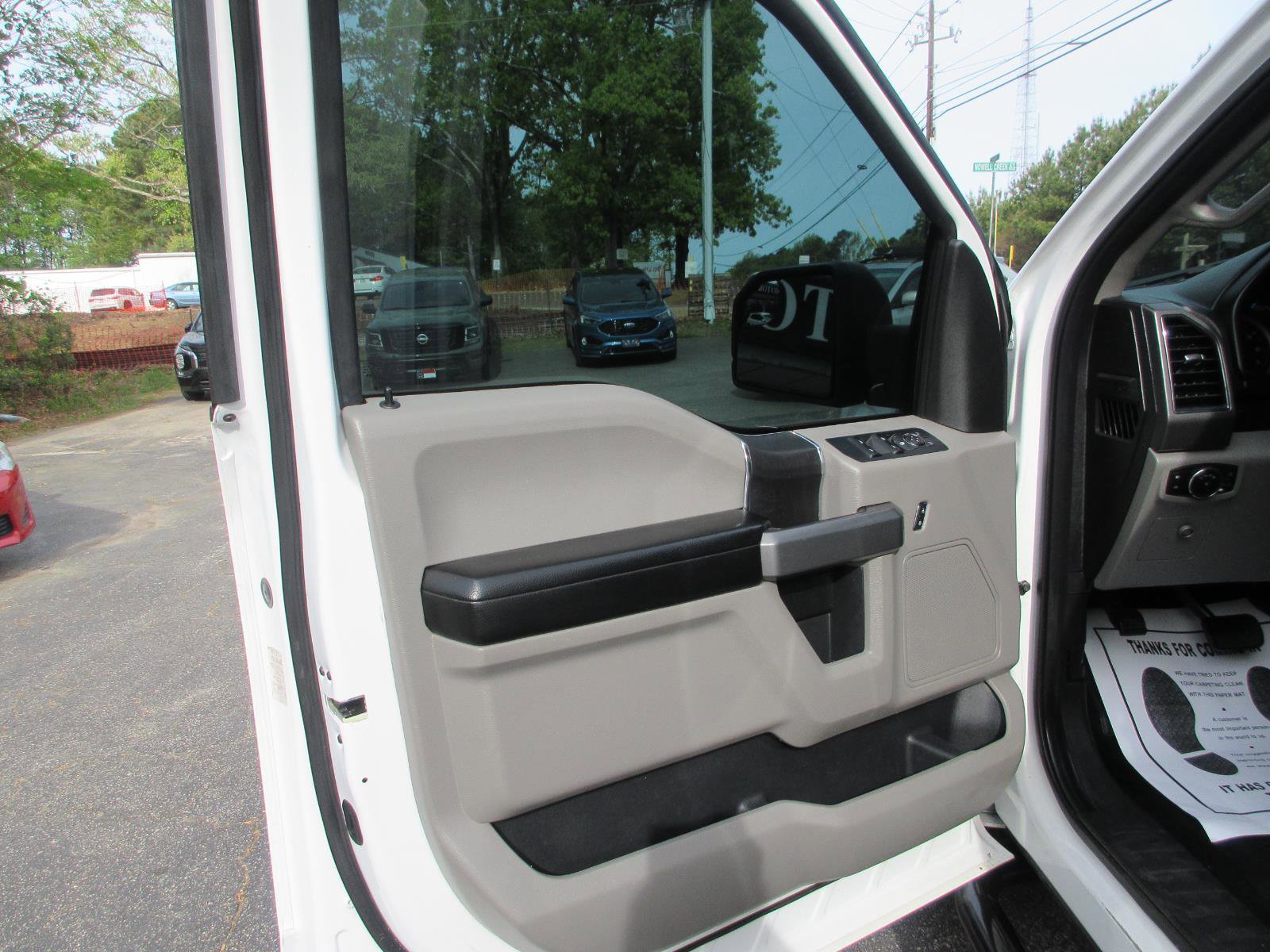 Used 2017 Ford F150 XLT AWD/4WD image 9