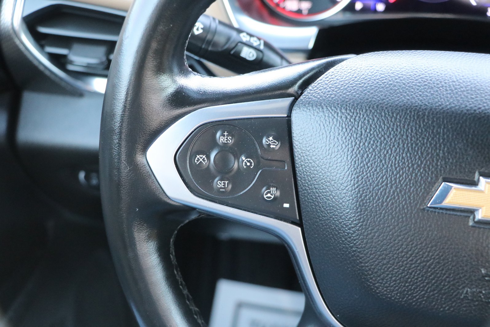 Used 2023 Chevrolet Traverse Premier FWD image 18