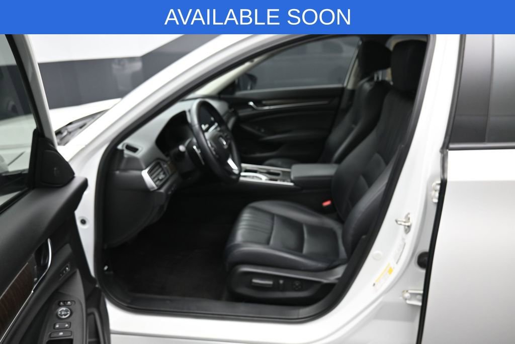 Used 2018 Honda Accord Touring image 9