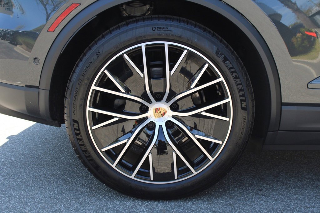 New 2024 Porsche Macan 4 Electric image 14