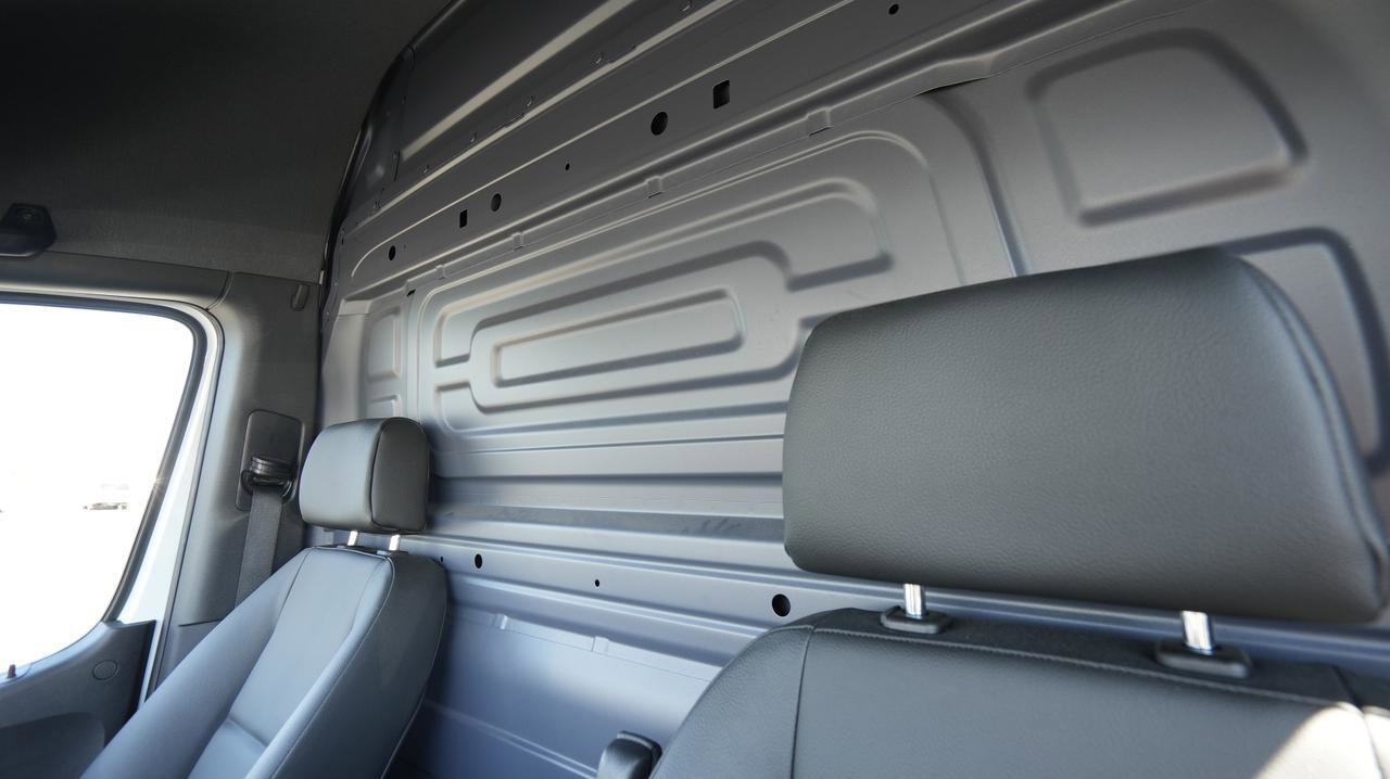 Used 2024 Mercedes-Benz Sprinter 2500 image 10