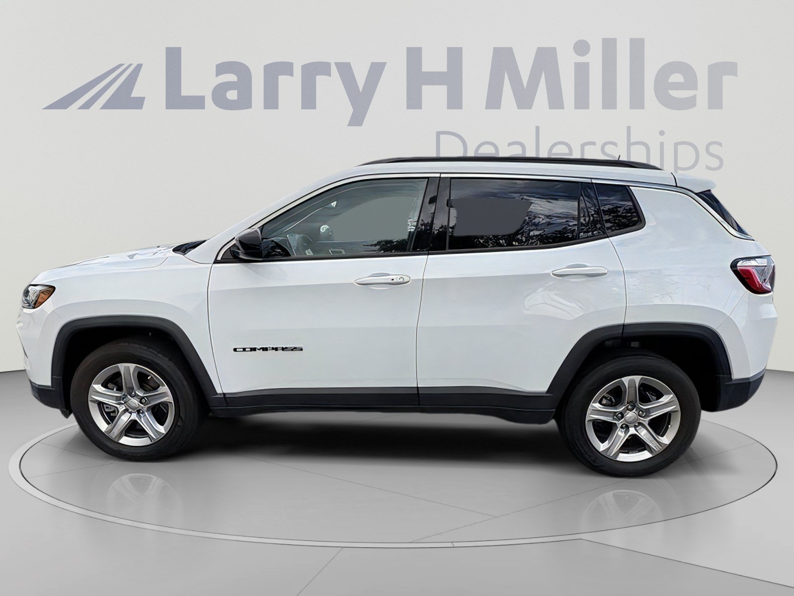 Used 2023 Jeep Compass Latitude AWD/4WD image 3