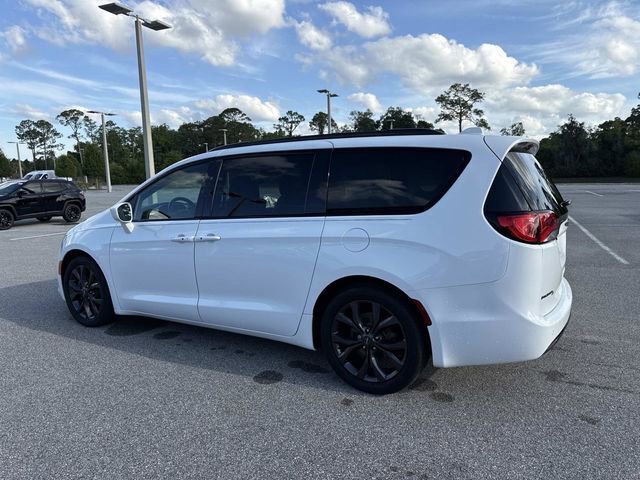 Used 2018 Chrysler Pacifica Touring-L Plus FWD image 5