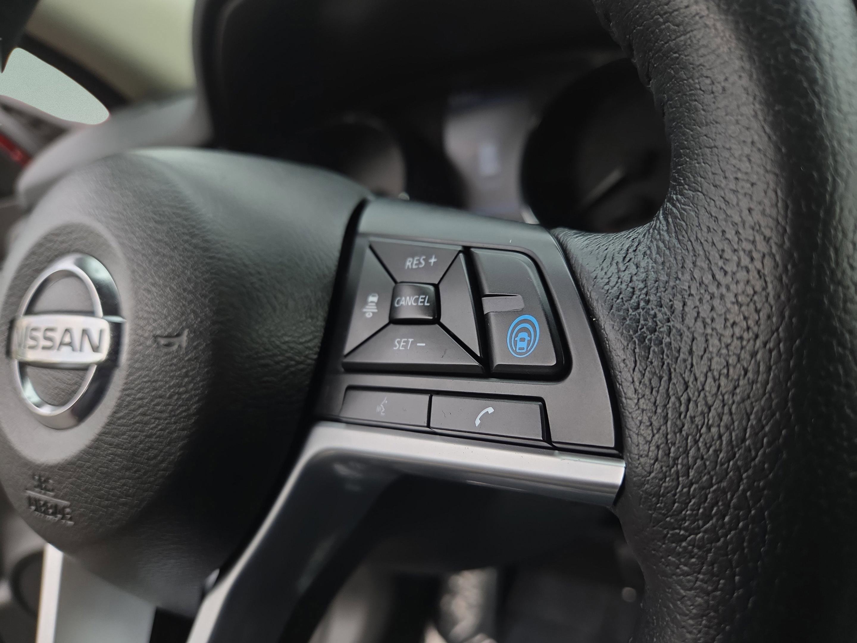 Used 2020 Nissan Rogue SV w/ Premium Package image 12