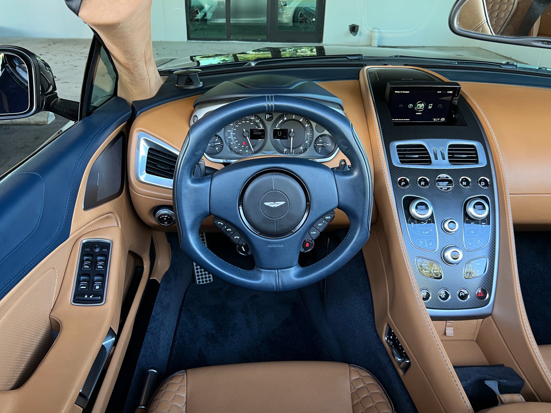 Used 2014 Aston Martin Vanquish Volante image 26
