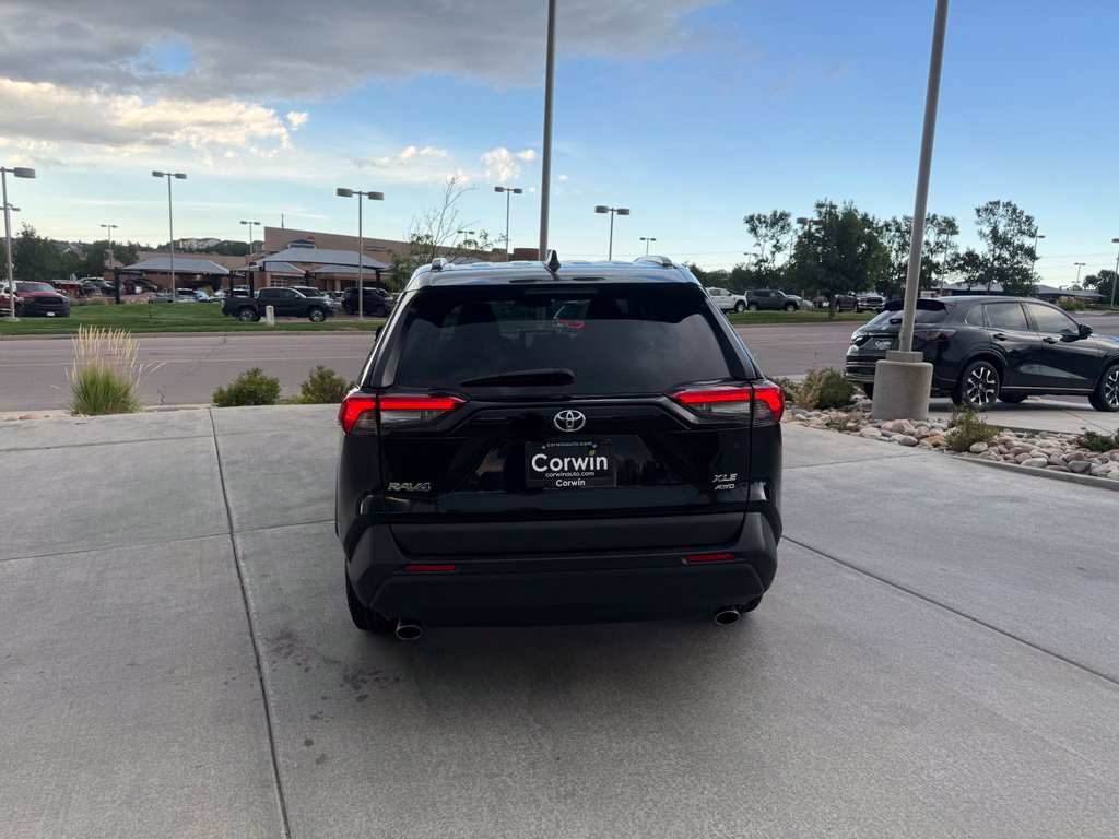 Used 2025 Toyota RAV4 XLE AWD/4WD image 7