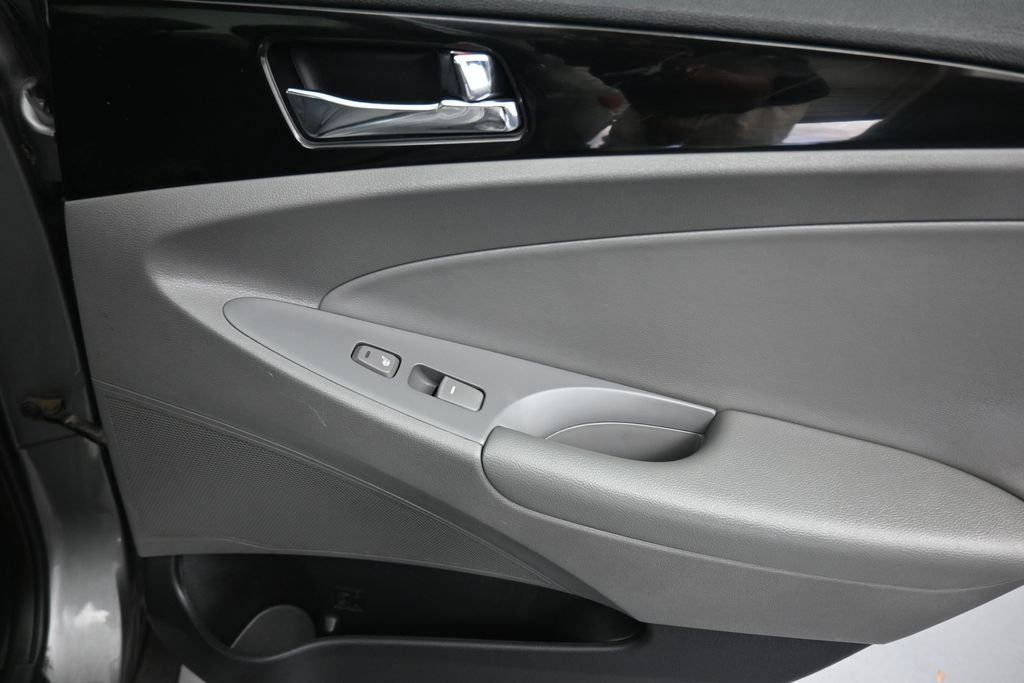 Used 2013 Hyundai Sonata Limited w/ Premium Pkg FWD image 37