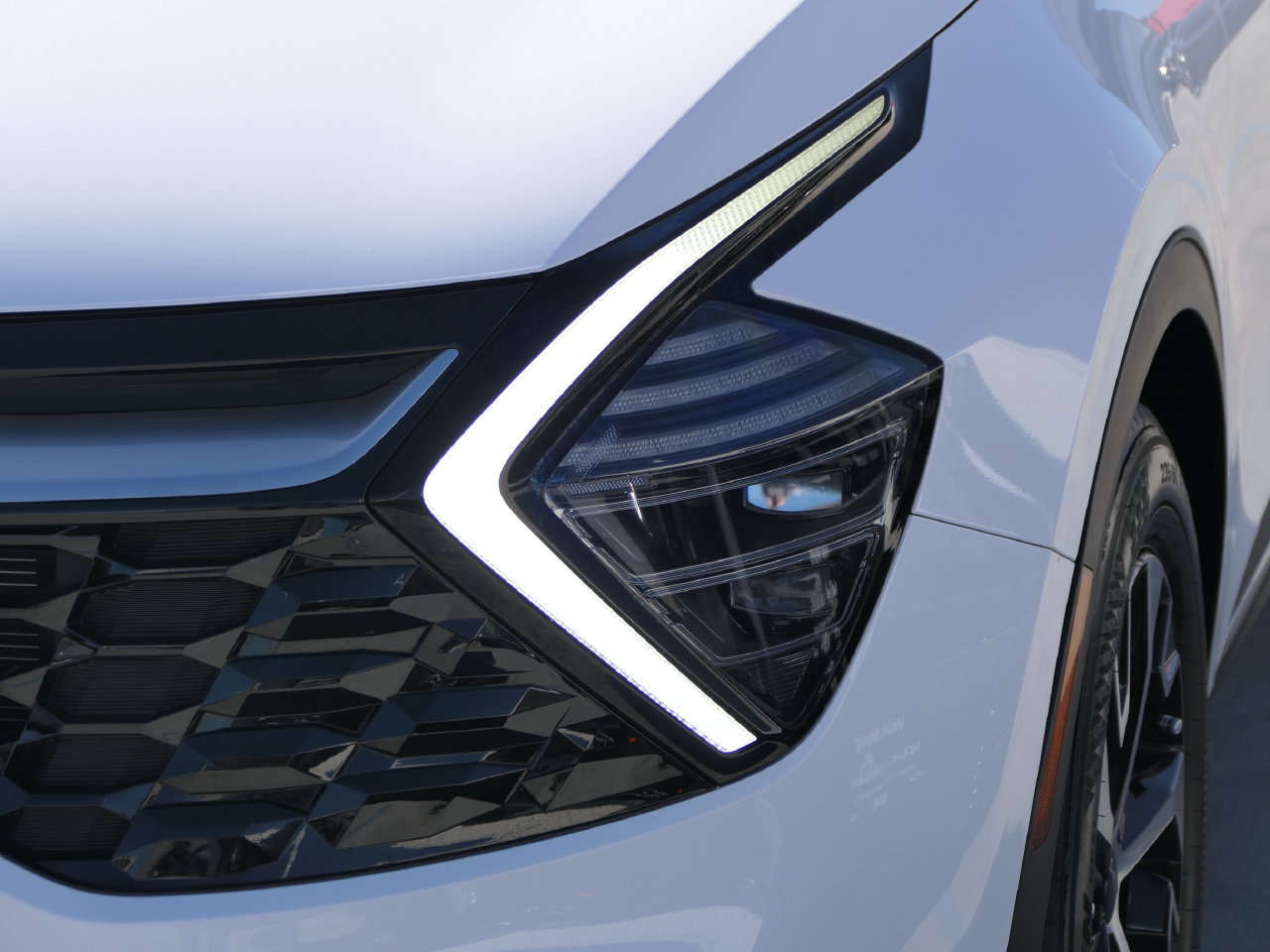 Certified 2025 Kia Sportage EX FWD image 8