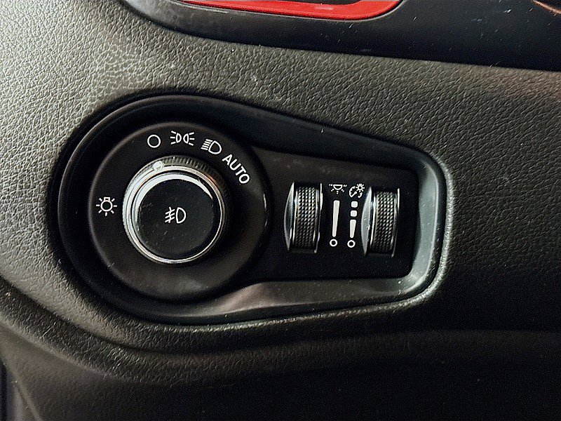 Used 2021 Jeep Renegade Trailhawk AWD/4WD image 10