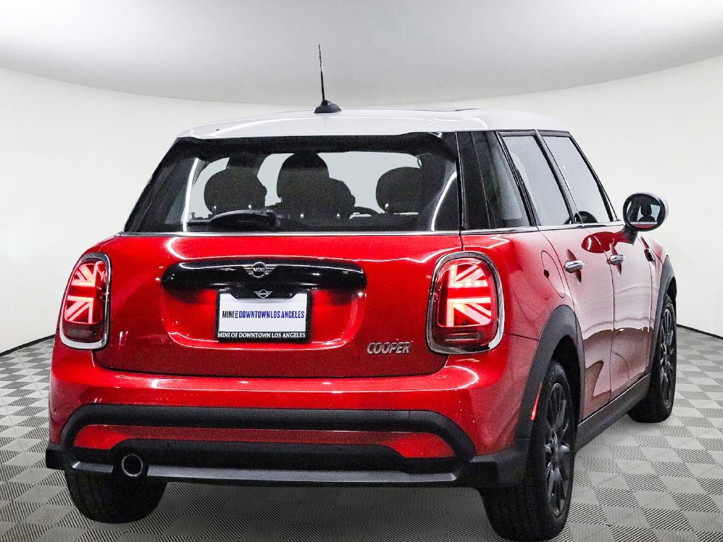 Used 2024 MINI Cooper 4-Door Hardtop FWD image 5