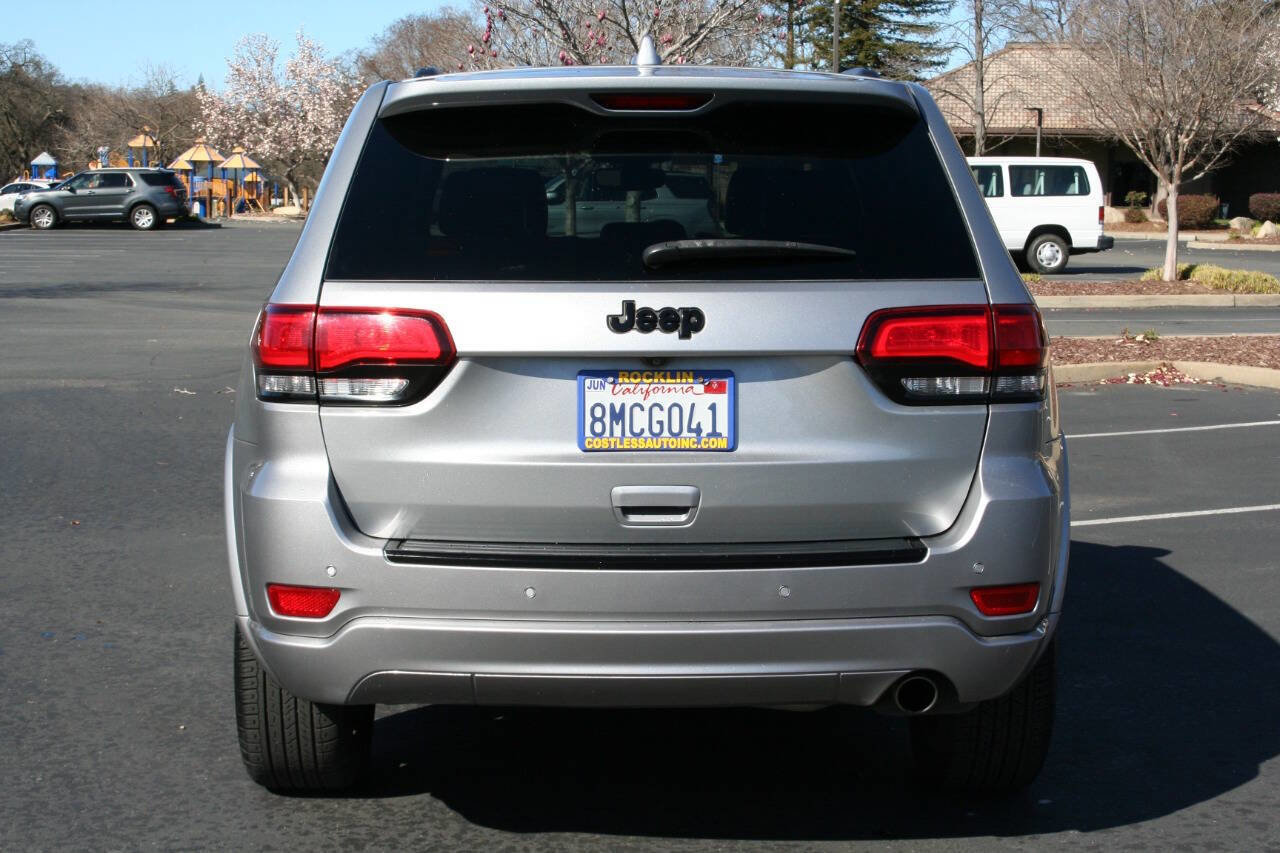 Used 2017 Jeep Grand Cherokee Altitude image 9