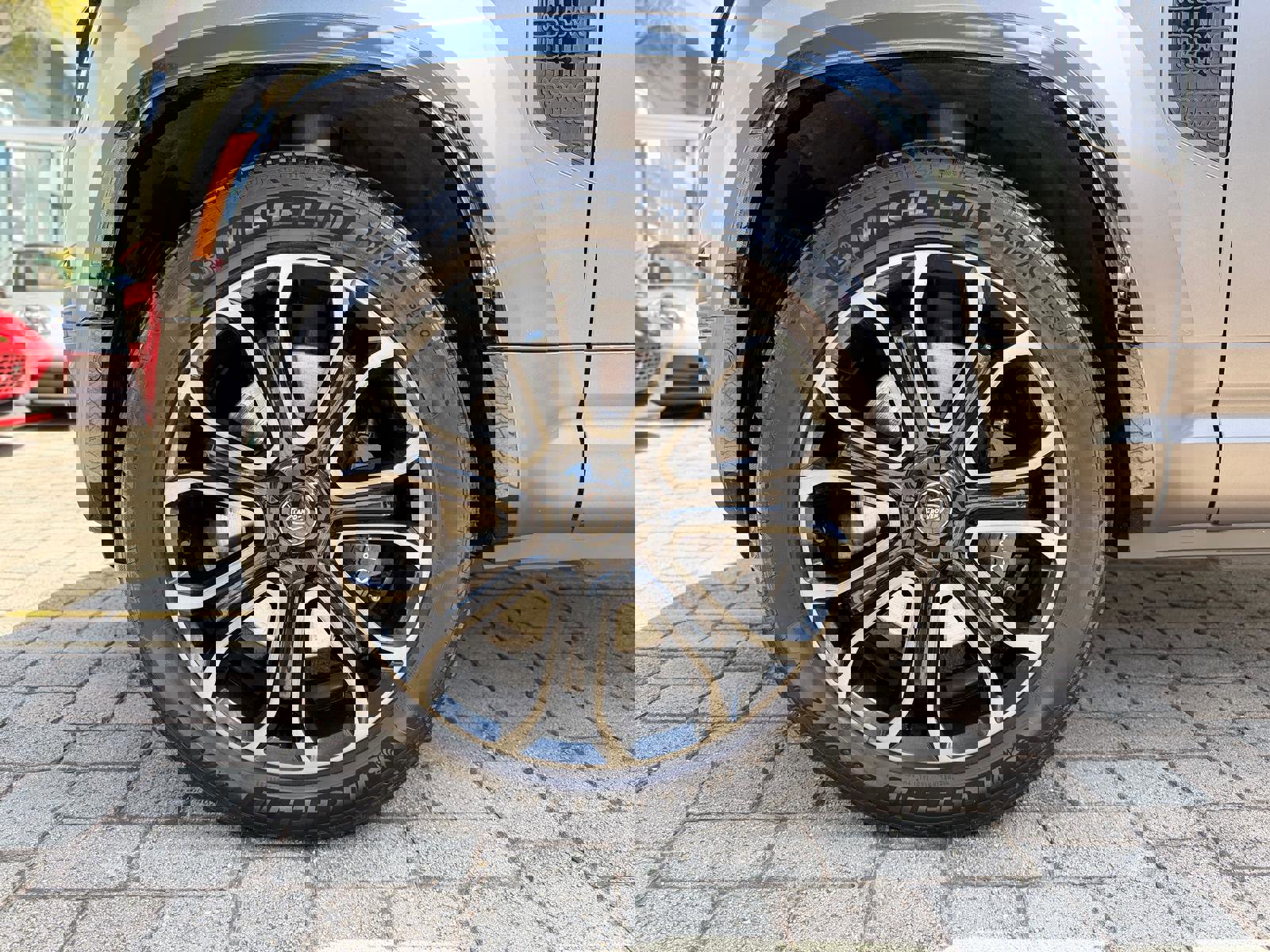 Used 2025 Land Rover Defender 110 AWD/4WD image 44