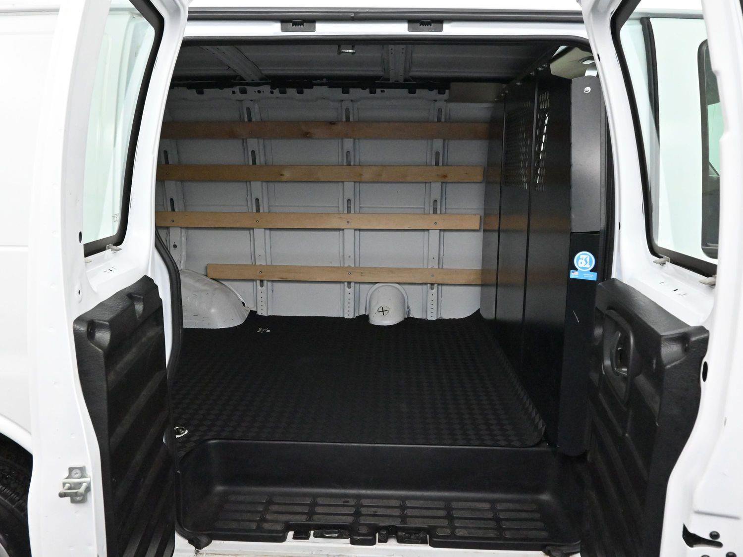 Used 2024 GMC Savana 2500 w/ Driver Convenience Package image 9