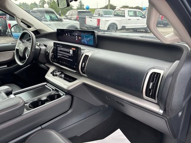 Used 2025 Ford Expedition Active AWD/4WD image 45