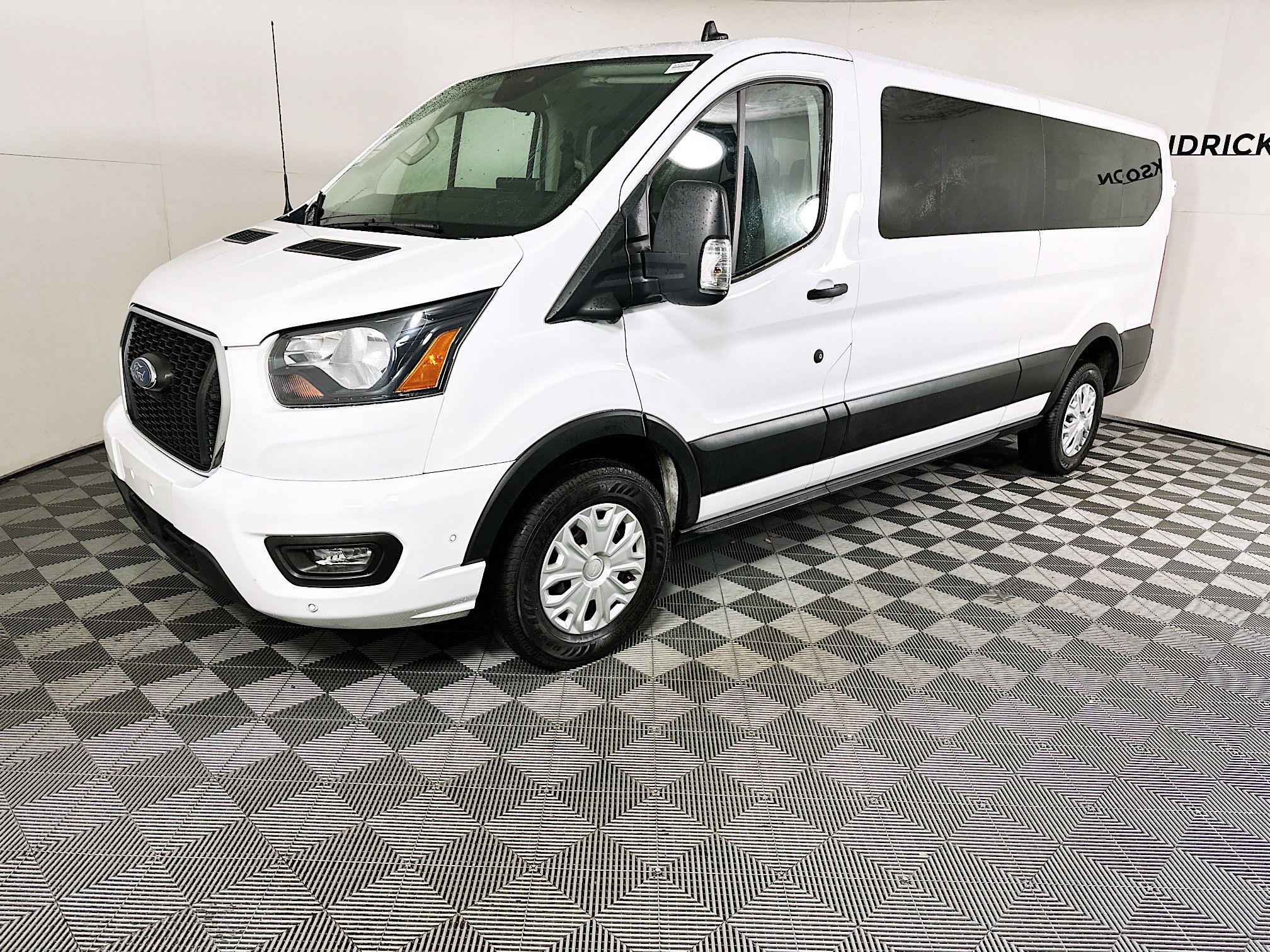 Used 2023 Ford Transit 350 XLT image 7