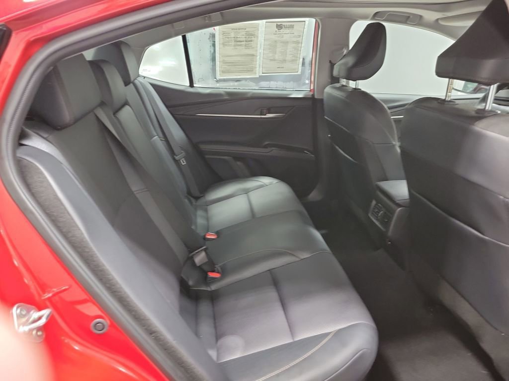 Used 2025 Toyota Camry XLE image 12