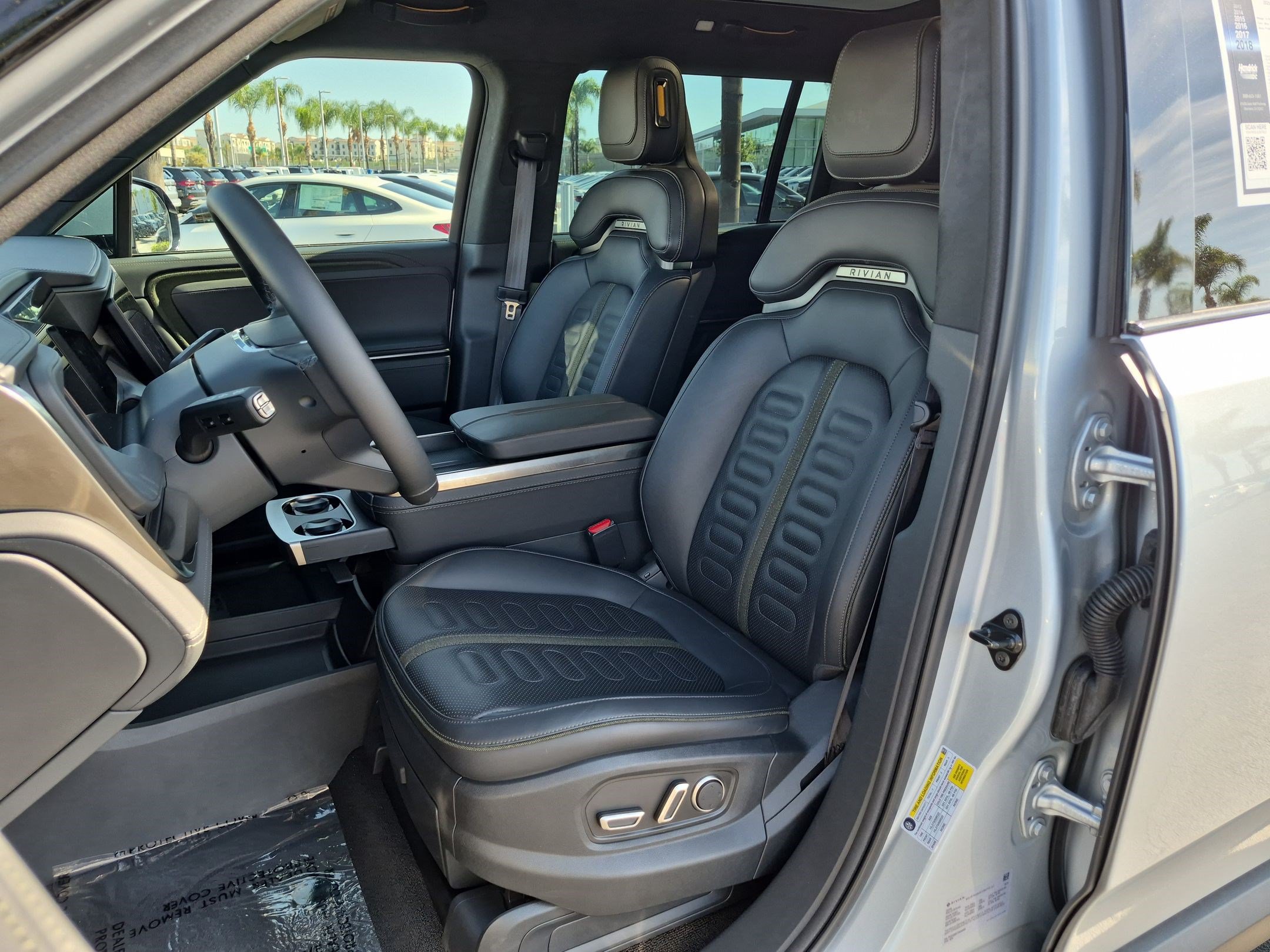 Used 2025 Rivian R1S Adventure Dual AWD/4WD image 16