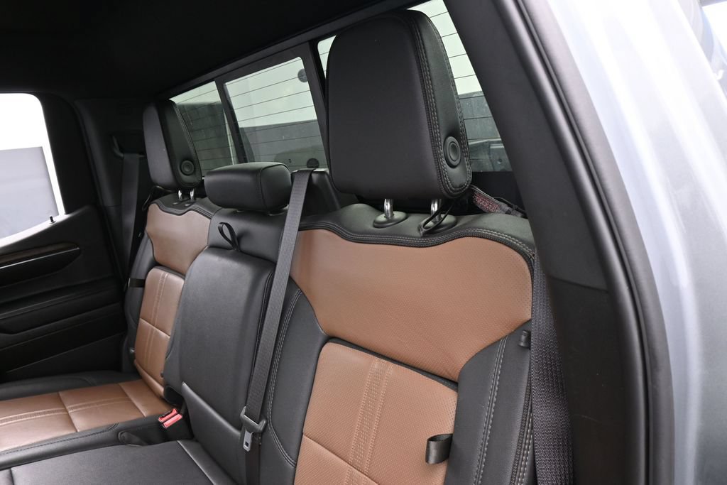 Used 2024 Chevrolet Silverado 1500 High Country w/ Technology Package AWD/4WD image 40