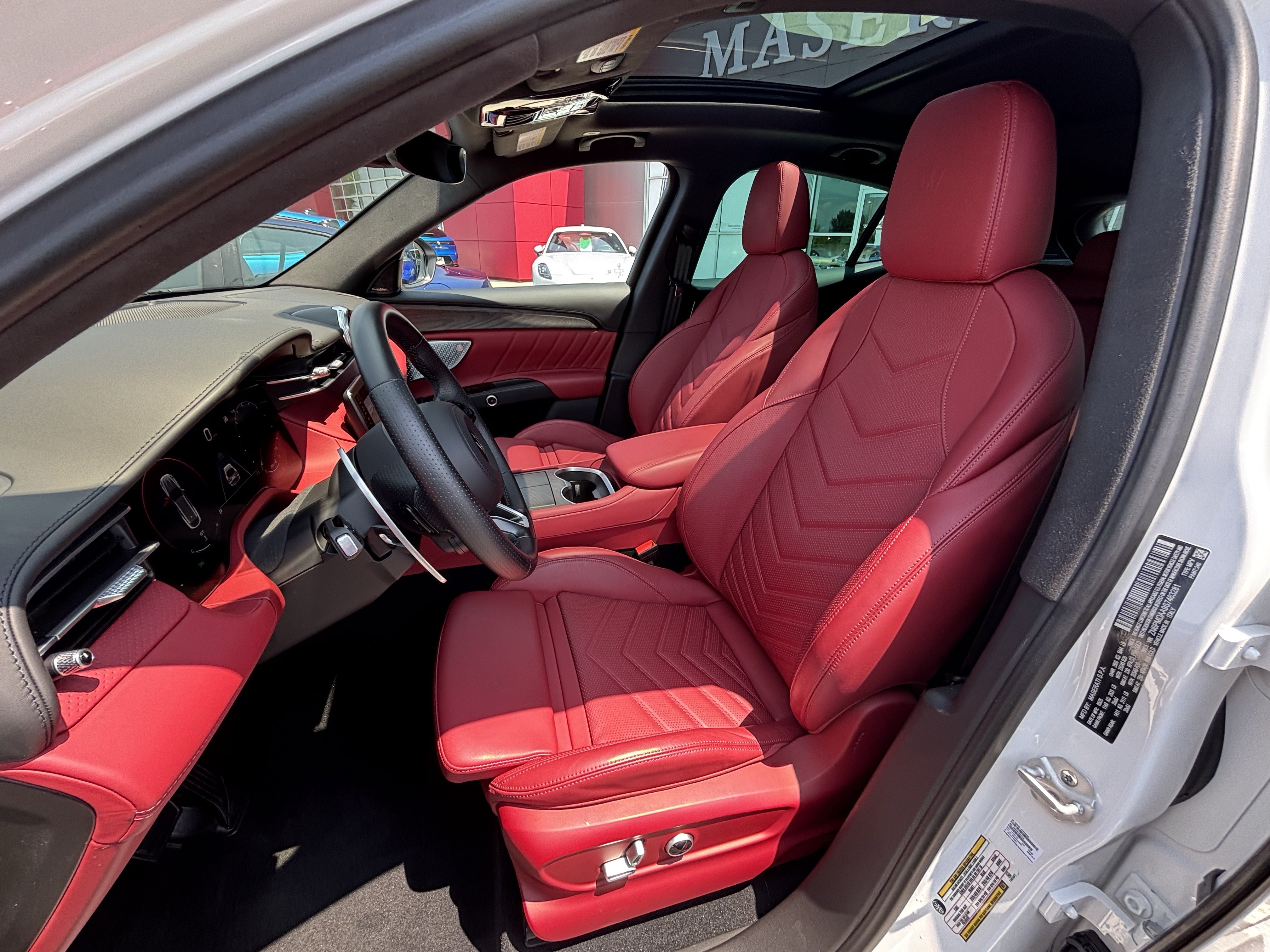 Used 2025 Maserati Grecale Folgore AWD/4WD image 20