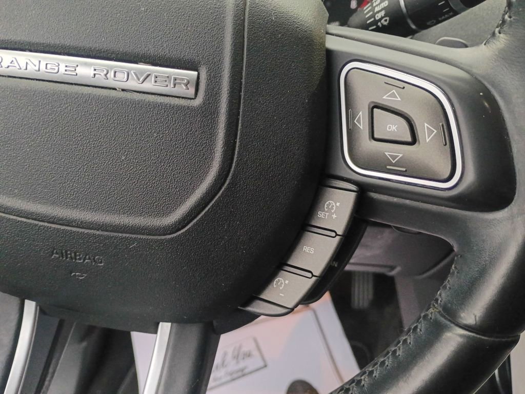 Used 2017 Land Rover Range Rover Evoque SE image 32