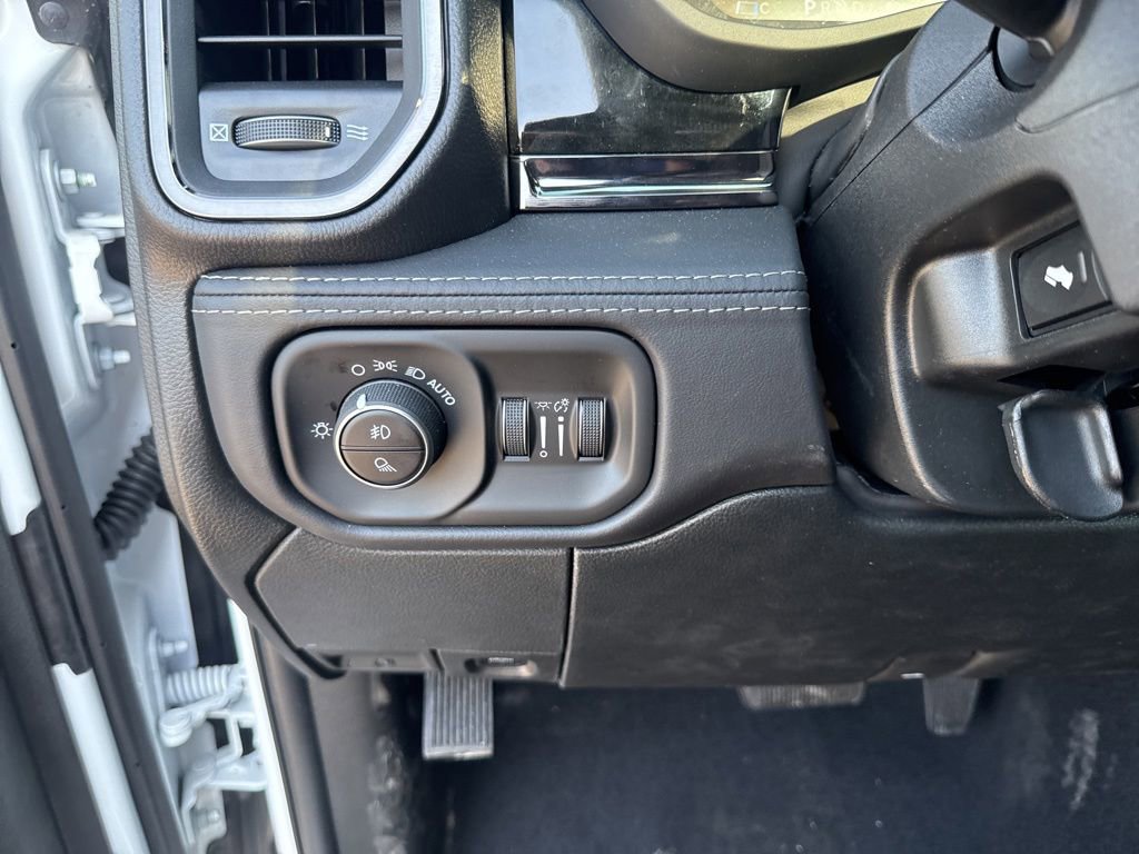 New 2026 RAM 2500 Limited AWD/4WD image 18