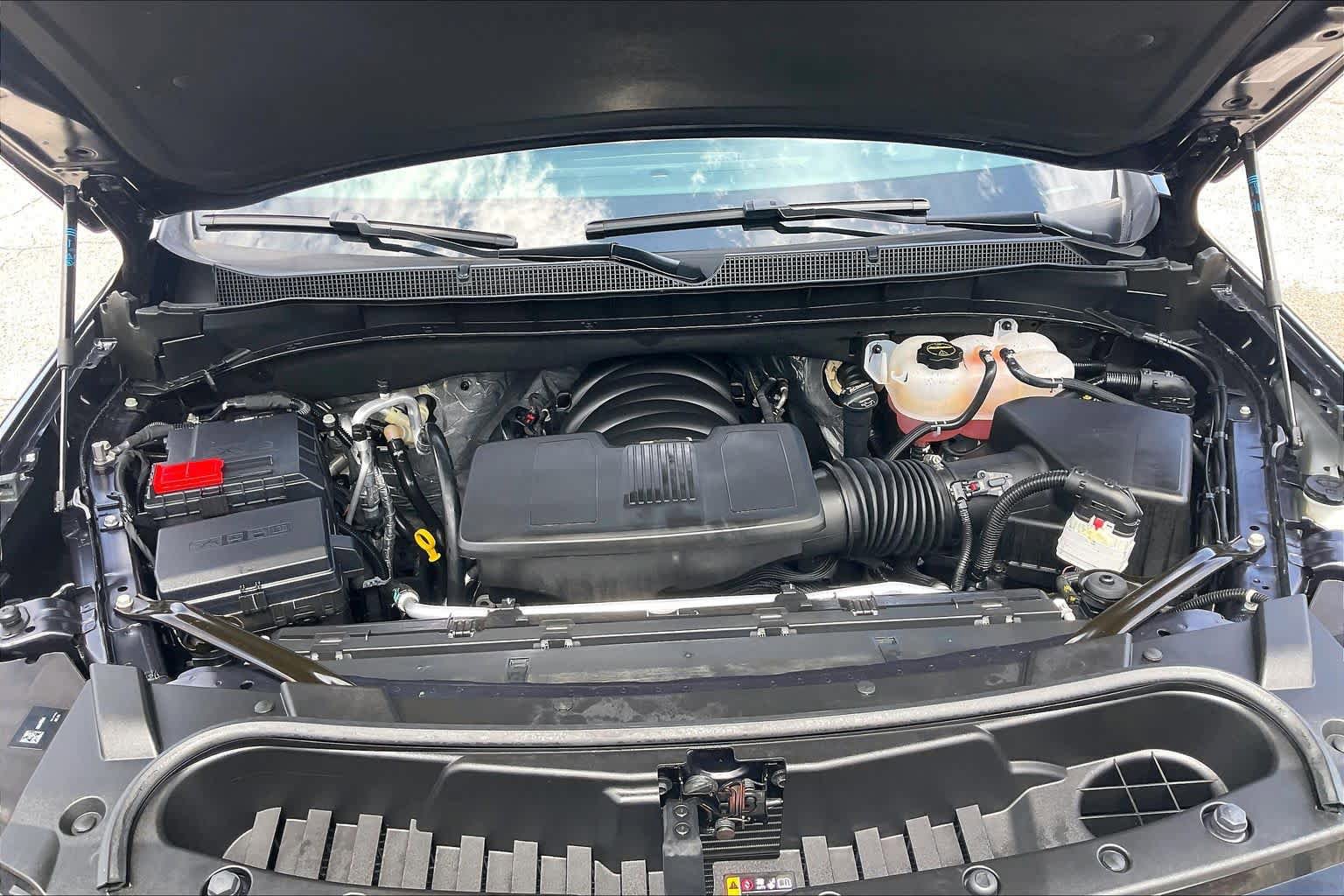 Used 2025 Chevrolet Suburban Premier RWD image 29
