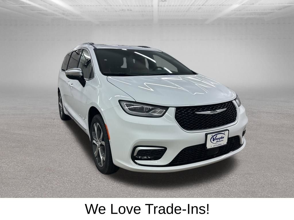 New 2026 Chrysler Pacifica Pinnacle w/ Trailer Tow Group AWD/4WD video 2