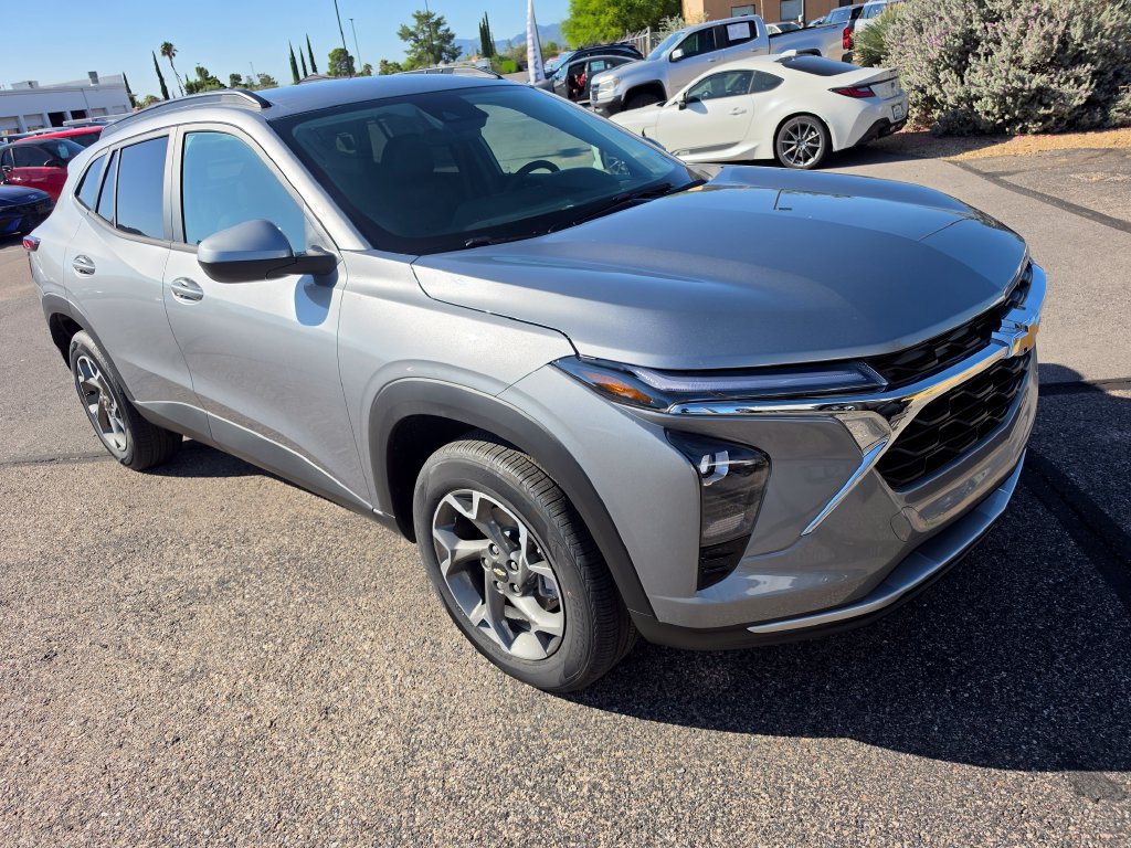 New 2026 Chevrolet Trax LT w/ Driver Confidence Package FWD image 7