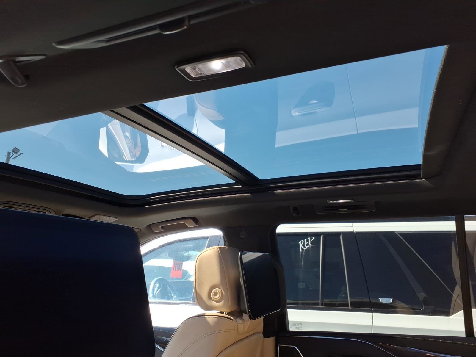 Used 2021 Cadillac Escalade ESV Premium Luxury w/ Performance Package image 31