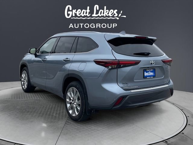 Used 2024 Toyota Highlander Limited AWD/4WD image 3